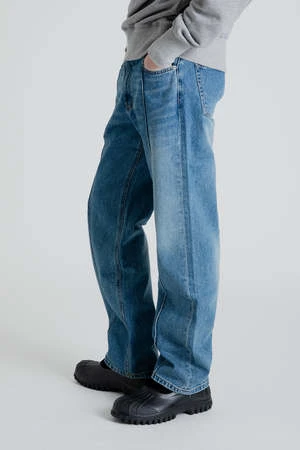 Uniform BridgePin Tuck Wide Denim Pants - Indigo Washed 4 Uniform BridgePin Tuck Wide Denim Pants - Indigo Washed - Image 4