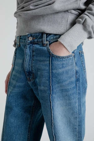 Uniform BridgePin Tuck Wide Denim Pants - Indigo Washed 7 Uniform BridgePin Tuck Wide Denim Pants - Indigo Washed - Image 7