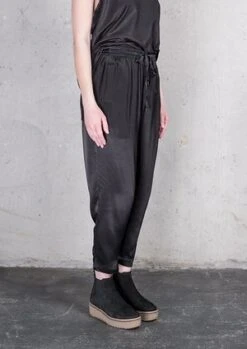 BERENIKUnisex Berenik LOOSE ELASTIC SILKY RAYON SATIN PANTS - Black 16 BERENIKUnisex Berenik LOOSE ELASTIC SILKY RAYON SATIN PANTS - Black -Garmentory Fashion Store Unisex Berenik LOOSE ELASTIC SILKY RAYON SATIN PANTS black 20200626162449